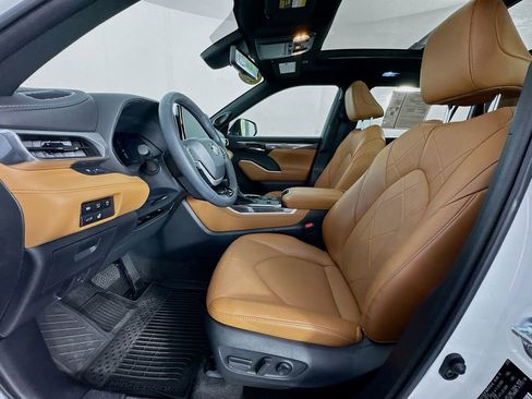 Used 2023 Toyota Highlander Platinum image 15