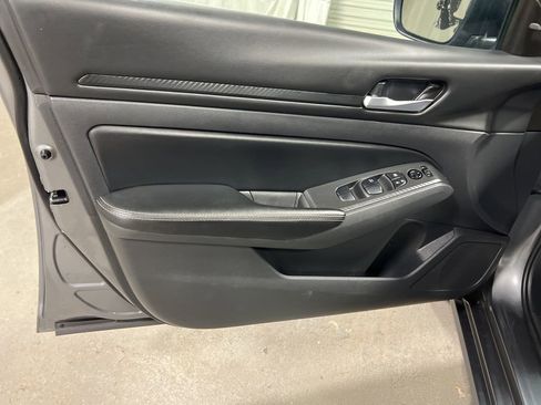 Used 2024 Nissan Altima 2.5 SV FWD image 22