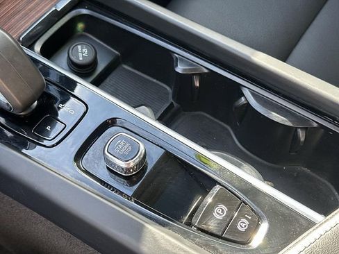 Used 2023 Volvo XC60 B5 Plus image 41