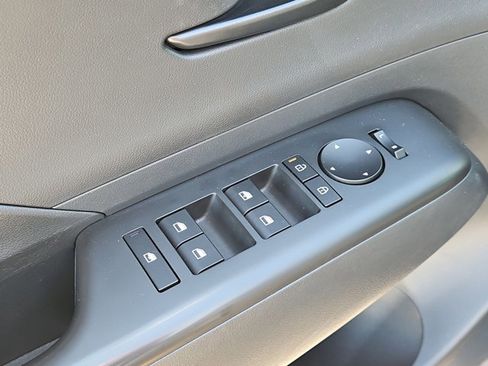 Used 2025 Hyundai Kona SEL image 9