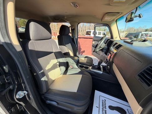 Used 2009 HUMMER H3T Adventure image 16