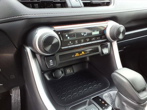 Certified 2025 Toyota RAV4 LE image 23