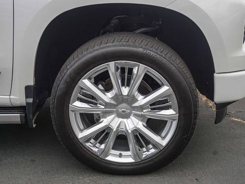 Used 2023 Chevrolet Silverado 1500 High Country w/ High Country Premium Package AWD/4WD image 9