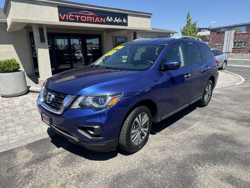 Used 2020 Nissan Pathfinder SL image 1
