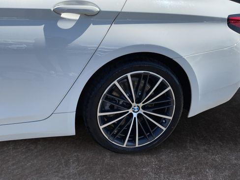 Used 2023 BMW 530i w/ Premium Package RWD image 9