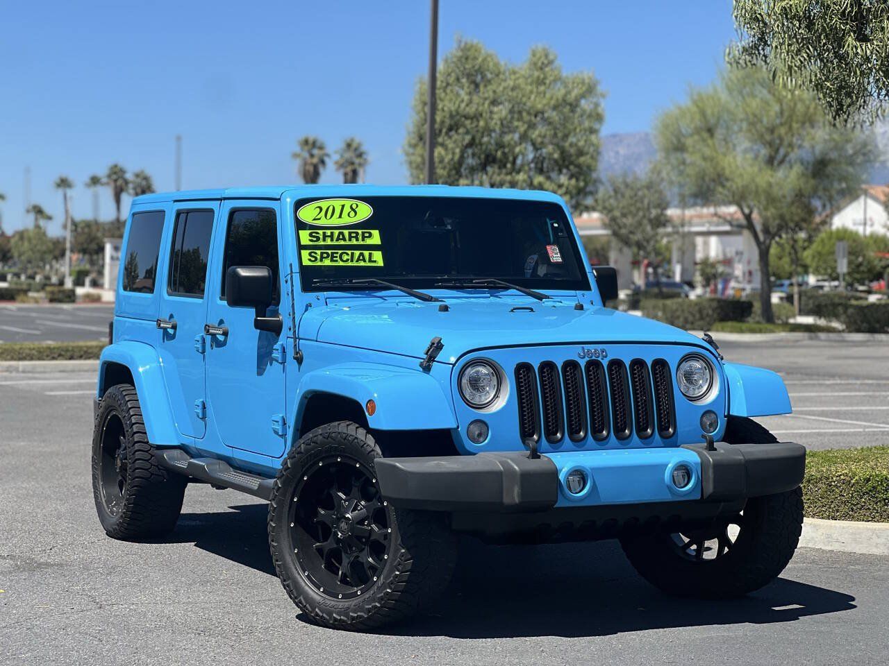 Used 2018 Jeep Wrangler Unlimited Sahara w/ Connectivity Group AWD/4WD image 34