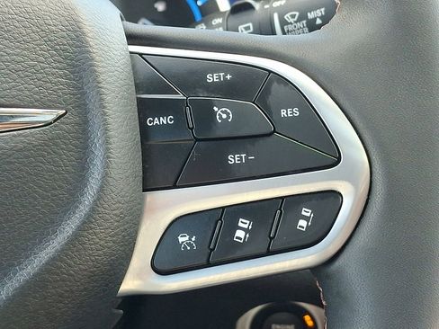 Certified 2024 Chrysler Pacifica Pinnacle FWD image 25