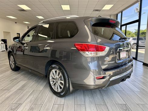 Used 2014 Nissan Pathfinder SV w/ Trailer Tow Package FWD image 7