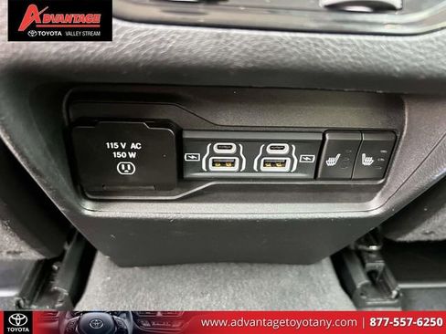 Used 2023 Jeep Grand Cherokee Limited w/ Black Appearance Package AWD/4WD image 15