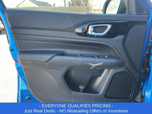 New 2026 Jeep Compass Latitude image 9