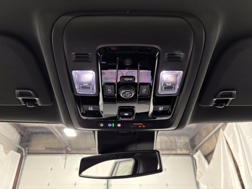 Used 2026 GMC Yukon XL AT4 AWD/4WD image 38