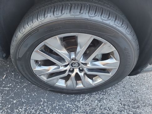 Used 2020 Toyota RAV4 XLE Premium FWD image 8