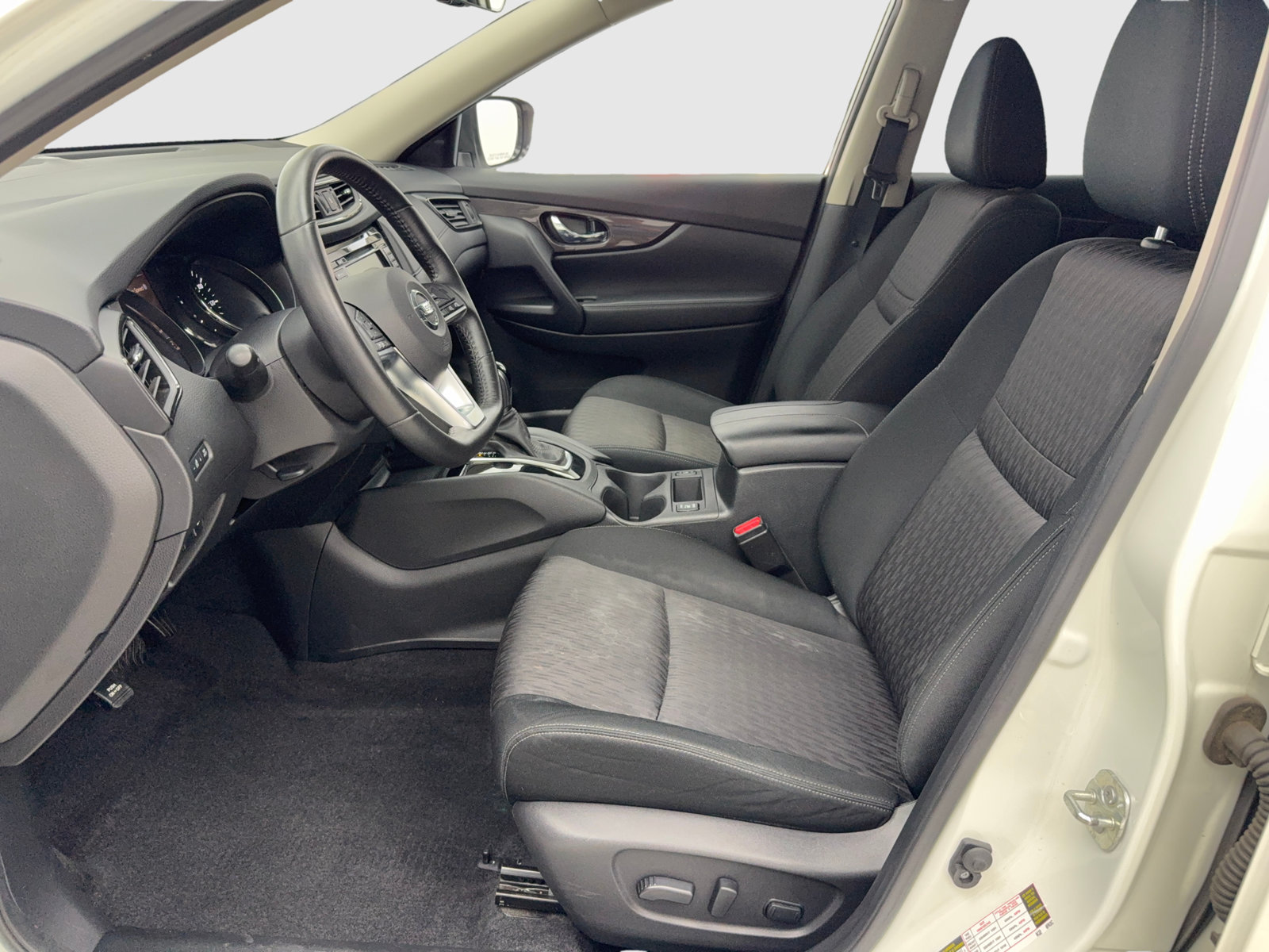 Used 2019 Nissan Rogue SV AWD/4WD image 17