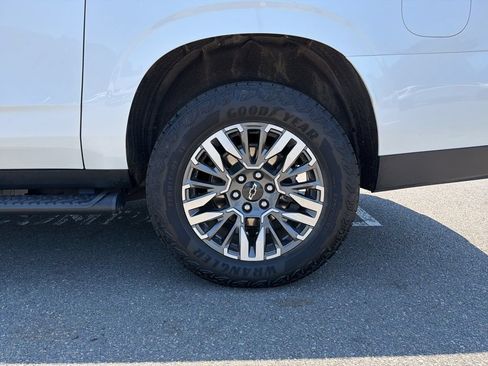 Used 2025 Chevrolet Suburban Z71 AWD/4WD image 30