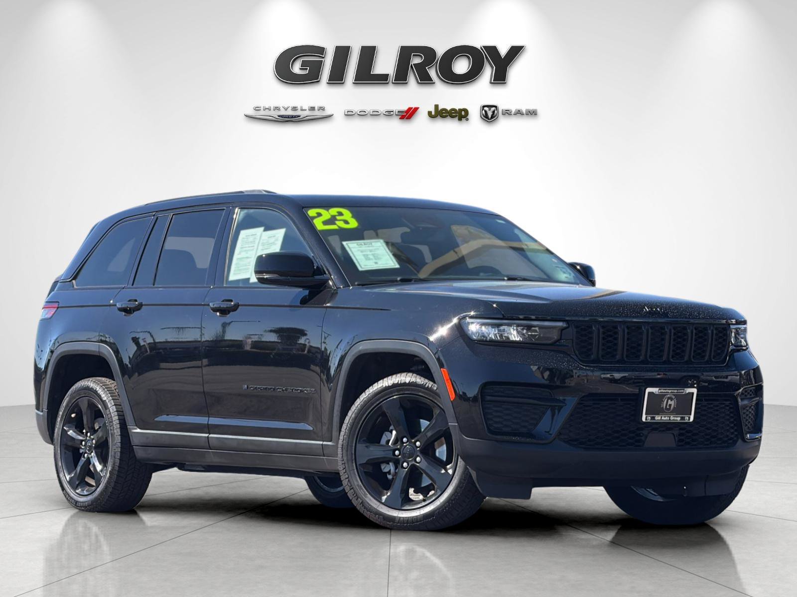 Used 2023 Jeep Grand Cherokee Altitude RWD image 2