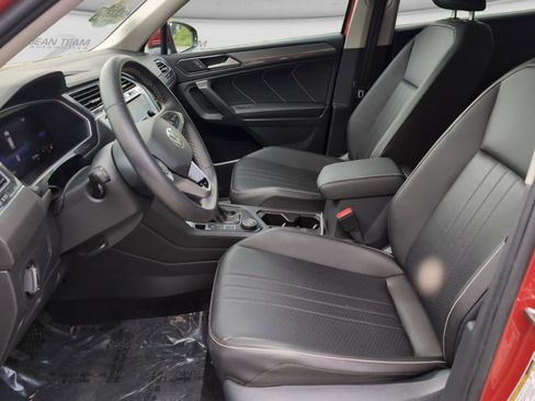 Used 2023 Volkswagen Tiguan SE AWD/4WD image 12