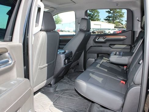 Used 2024 GMC Sierra 1500 Denali w/ Technology Package AWD/4WD image 9