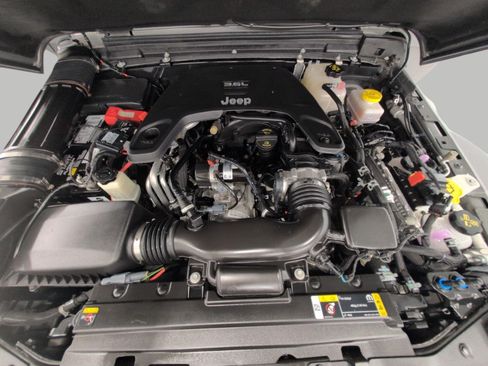 Used 2021 Jeep Wrangler Unlimited Sport AWD/4WD image 8