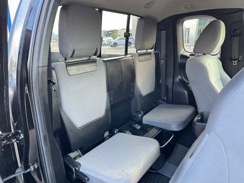 Used 2022 Toyota Tacoma SR5 AWD/4WD image 8
