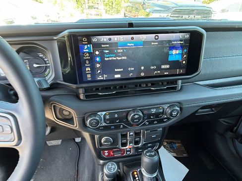 Used 2025 Jeep Wrangler Unlimited Rubicon 4xe w/ Safety Group AWD/4WD image 31