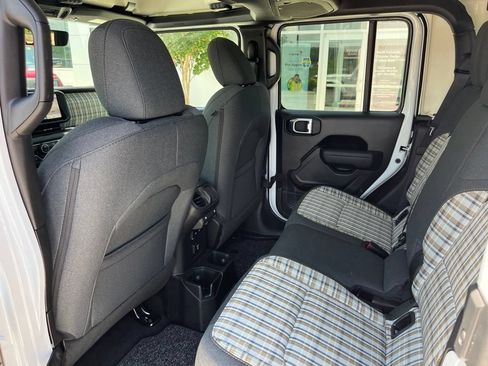 New 2026 Jeep Gladiator Sport AWD/4WD image 15