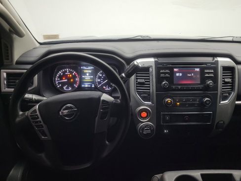 Used 2017 Nissan Titan SV image 22