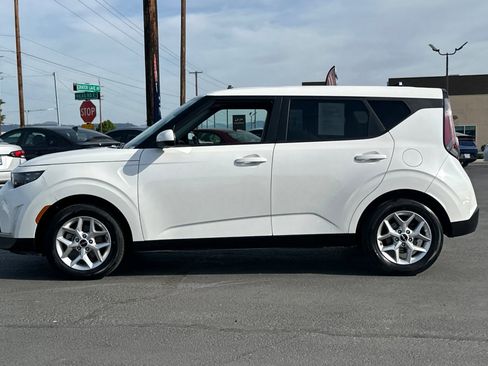 Used 2025 Kia Soul LX w/ LX Technology Package FWD image 8
