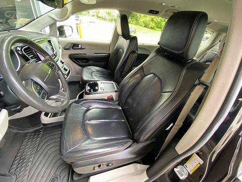 Used 2022 Chrysler Pacifica Touring-L FWD image 22