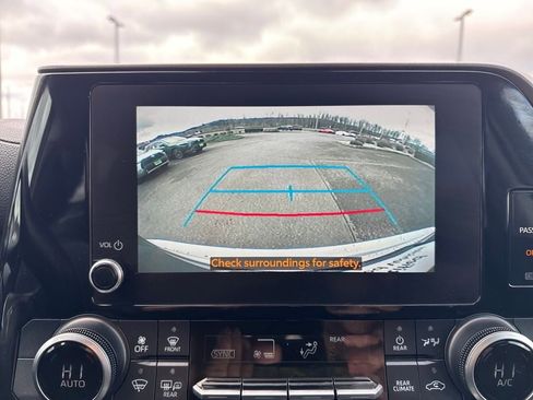 Used 2024 Toyota Highlander LE image 21