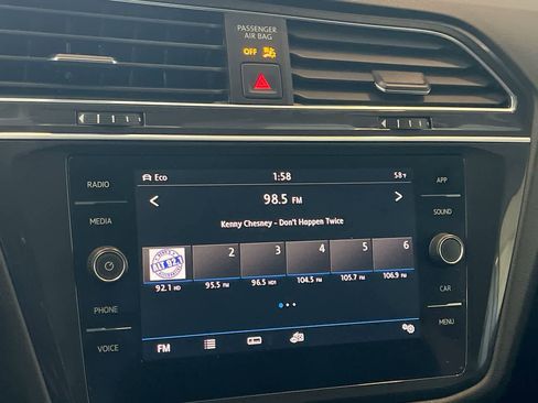 Used 2019 Volkswagen Tiguan SE image 16