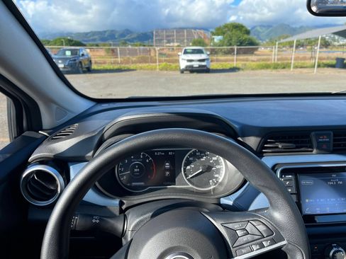 Used 2025 Nissan Versa SV FWD image 28