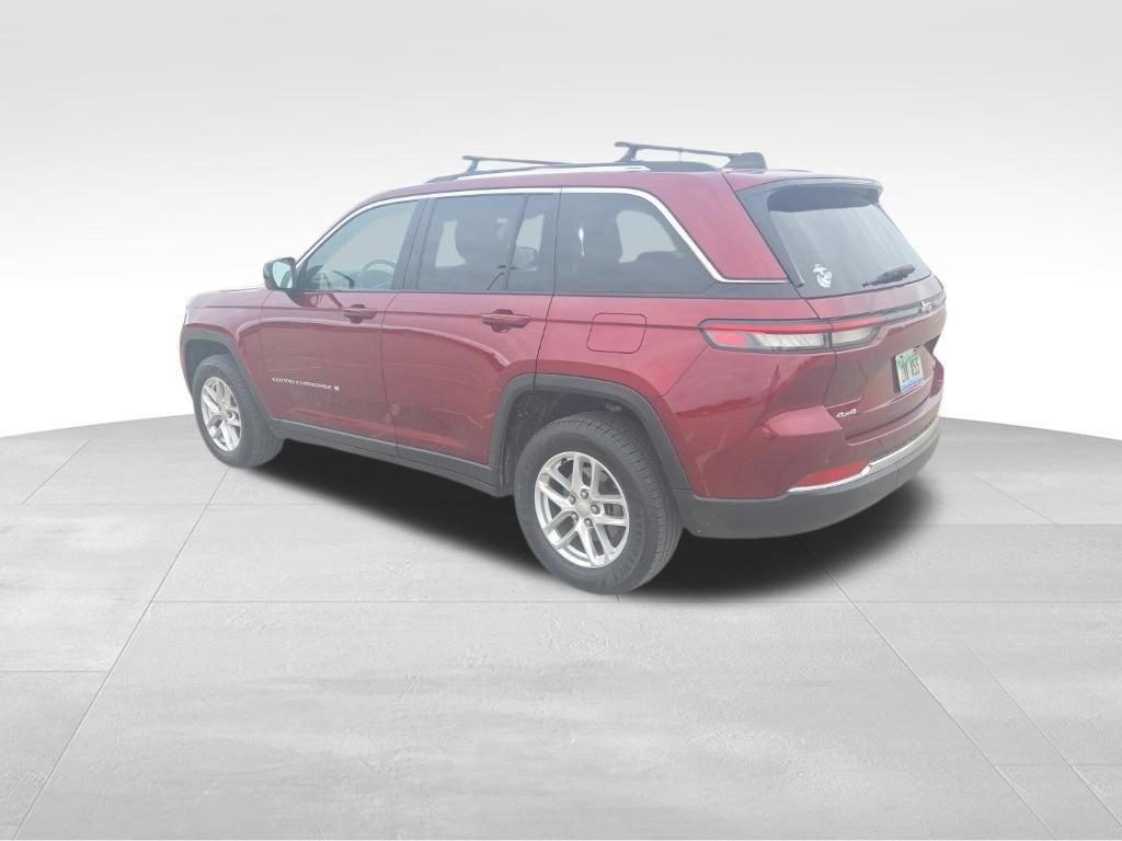 Used 2023 Jeep Grand Cherokee Laredo w/ Trailer Tow Prep Group (B) AWD/4WD image 4