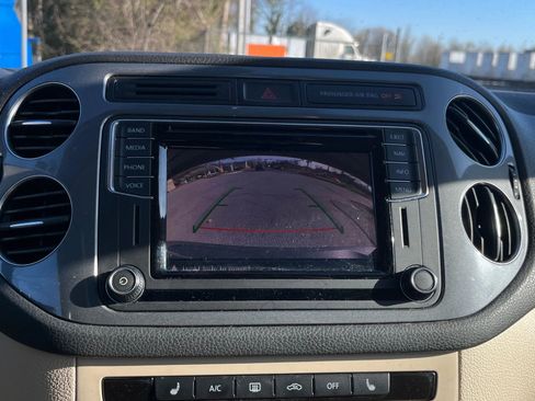 Used 2016 Volkswagen Tiguan SE image 23
