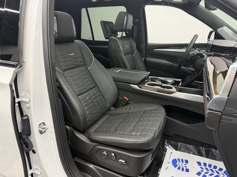 Used 2025 Cadillac Escalade Sport Platinum w/ LPO, ONYX Package image 24