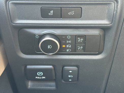 Used 2024 Ford Expedition Limited image 43