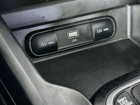Used 2025 Kia Soul LX w/ LX Technology Package FWD image 25