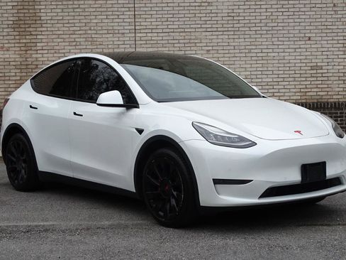 Used 2020 Tesla Model Y Long Range image 3