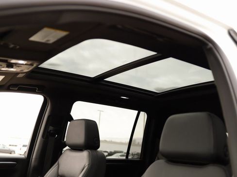 Certified 2025 Chevrolet Suburban Z71 w/ Z71 Off-Road Package image 28