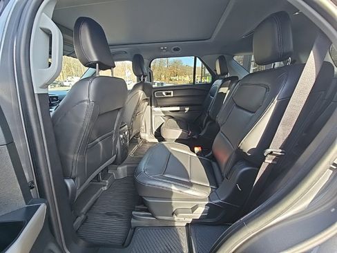 Used 2022 Ford Explorer XLT w/ Equipment Group 202A image 14