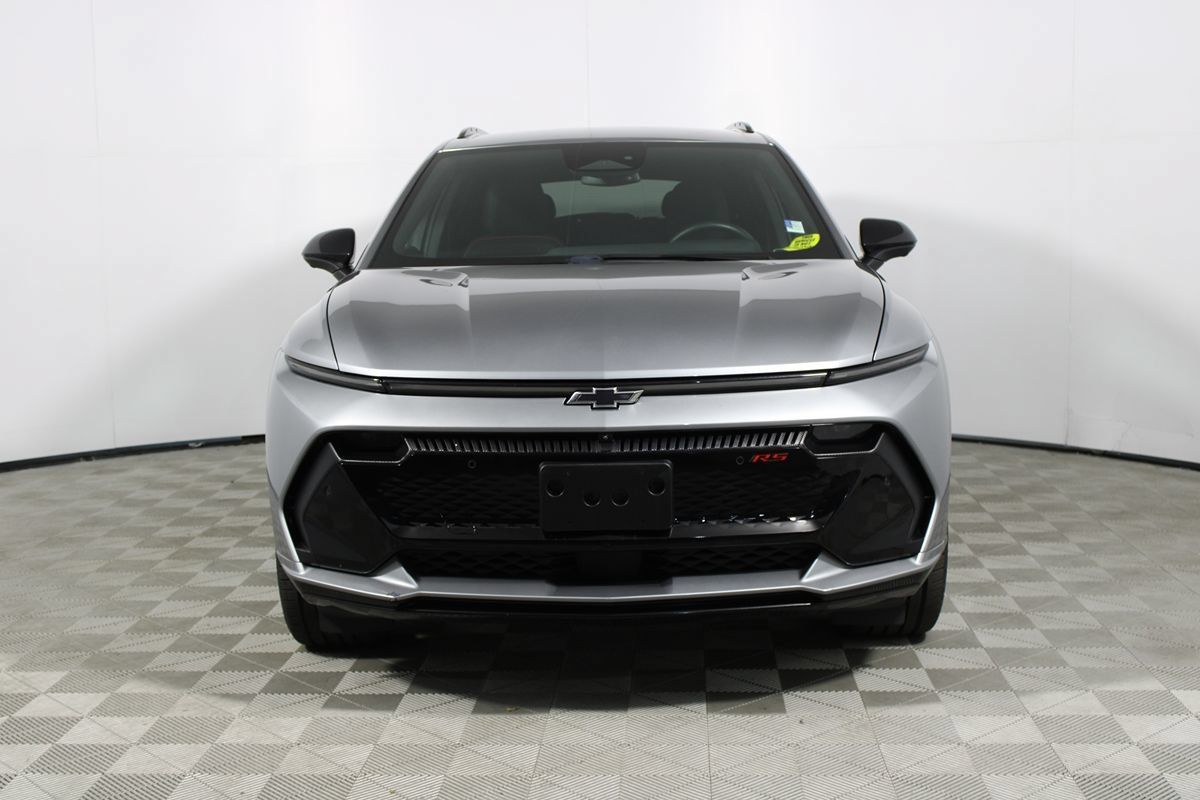 Used 2024 Chevrolet Equinox EV RS FWD image 2