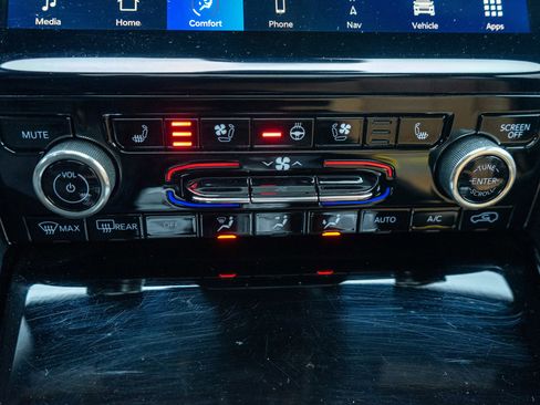 Used 2022 Jeep Grand Cherokee L Summit w/ Luxury Tech Group V image 21