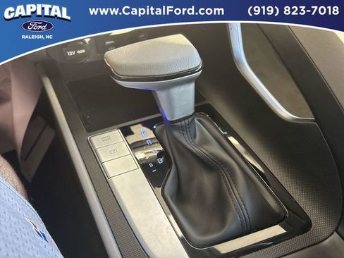 Used 2024 Hyundai Elantra SE image 29