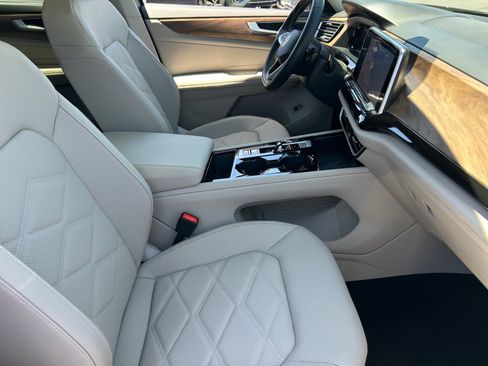 Used 2026 Volkswagen Atlas SE w/ Panoramic Sunroof Package FWD image 18