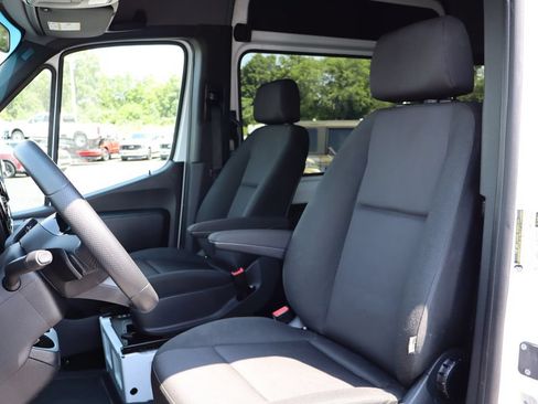 Used 2025 Mercedes-Benz Sprinter 2500 image 11