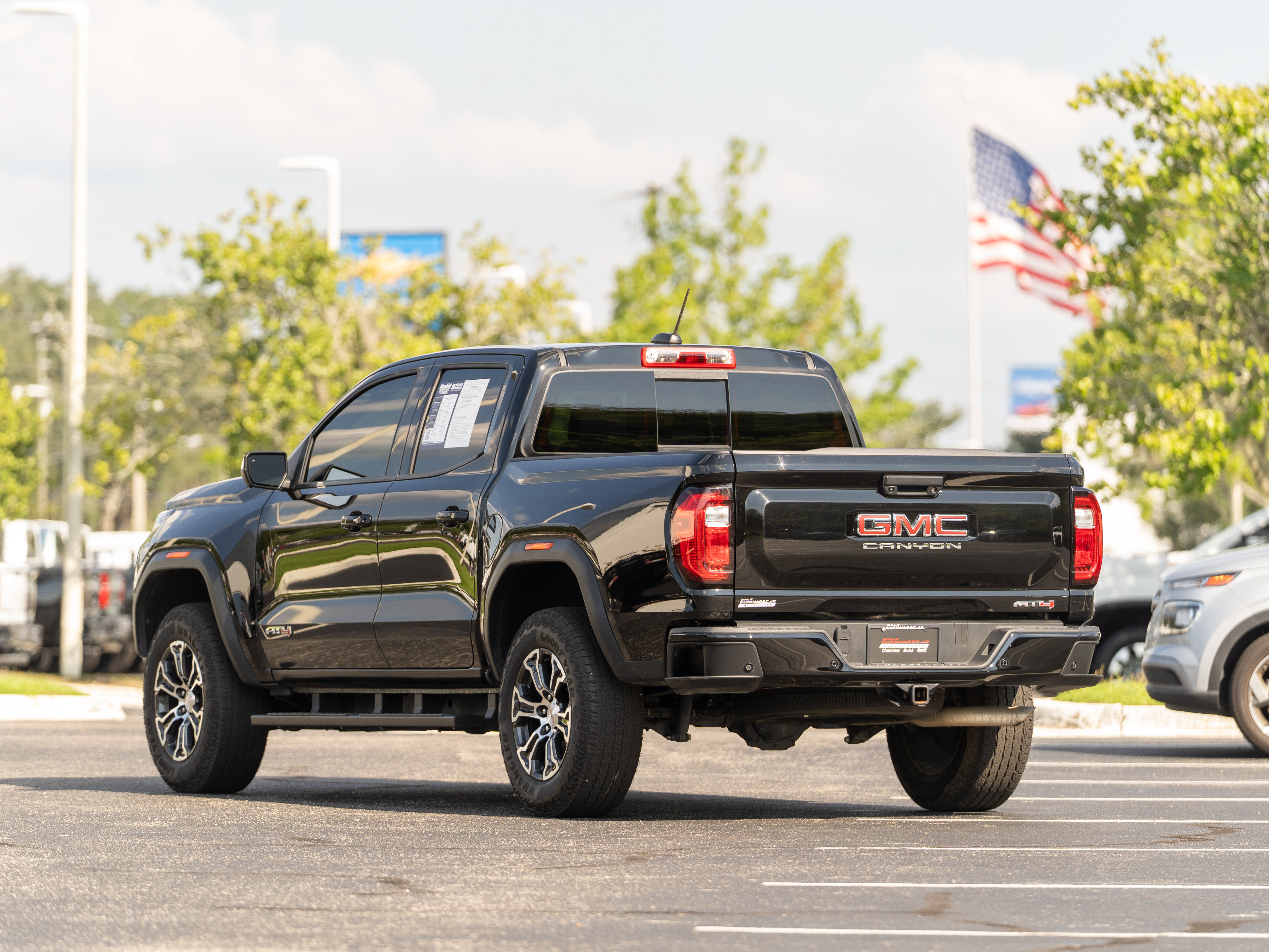 Used 2025 GMC Canyon AT4 w/ Technology Plus Package AWD/4WD image 3