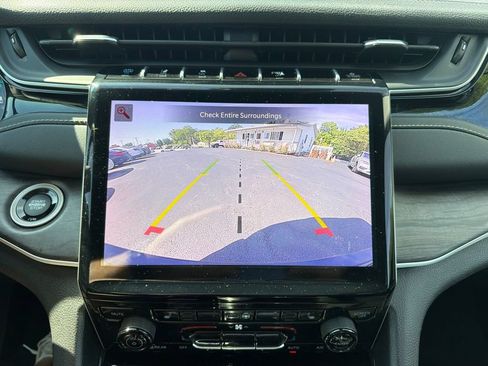 Used 2023 Jeep Grand Cherokee 4WD 4xe image 18