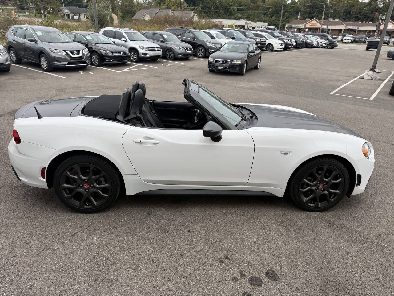 Used 2017 FIAT 124 Spider Abarth RWD image 11
