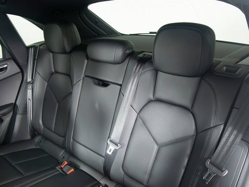 Certified 2026 Porsche Macan S AWD/4WD image 40