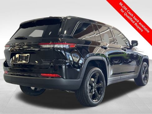New 2025 Jeep Grand Cherokee Limited w/ Luxury Tech Group II image 30
