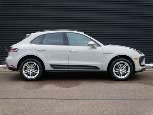 Used 2025 Porsche Macan image 22